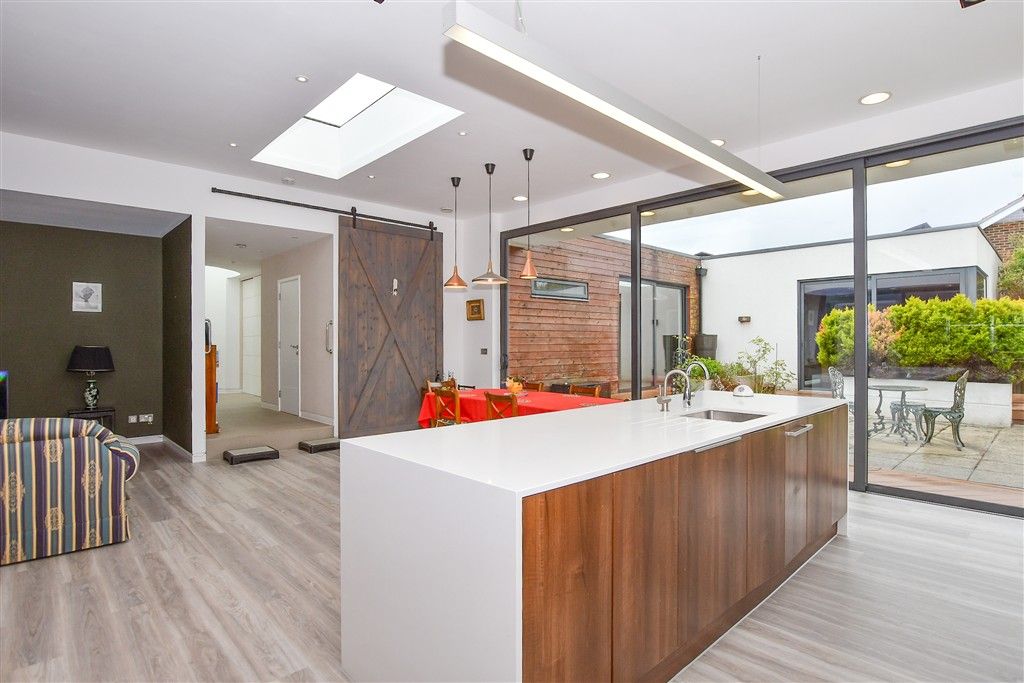 Property photo 3 of 26 Kitchen/Diner