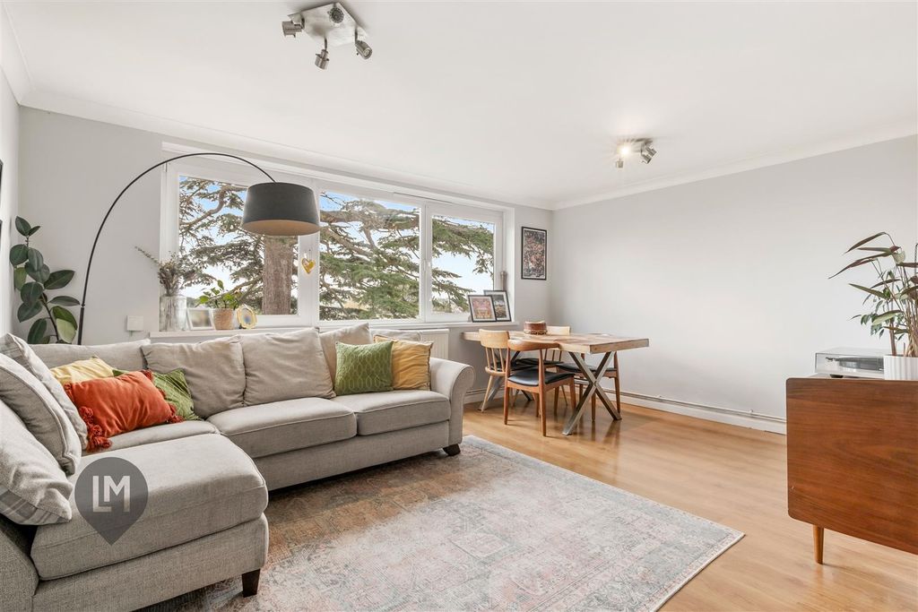 Property photo 1 of 6 Reception / Dining