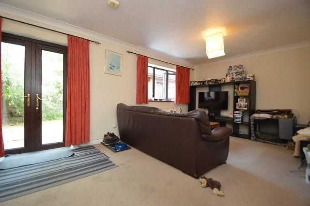 Property photo 3 of 7 Lounge