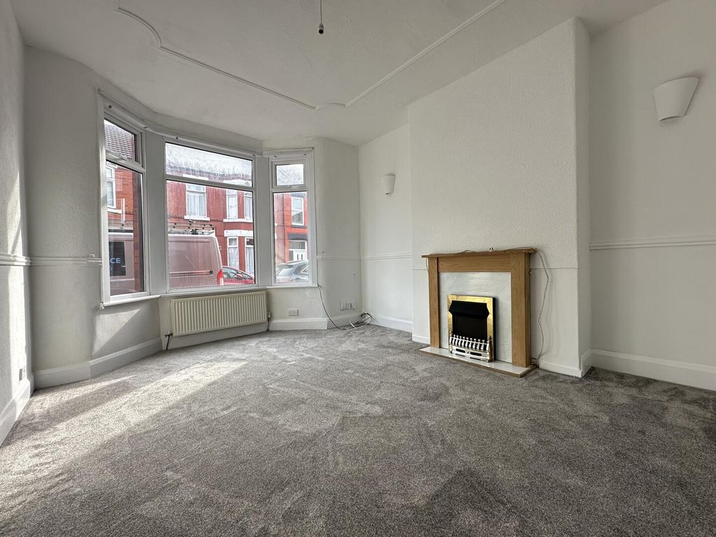 Property photo 2 of 7 Living Room