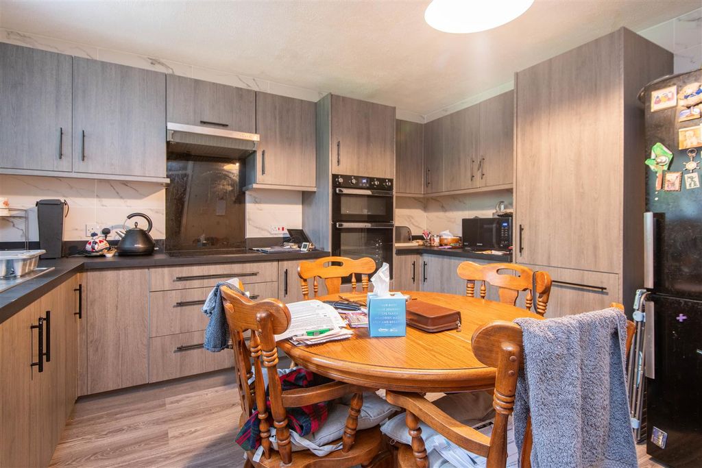 Property photo 3 of 16 Kitchen