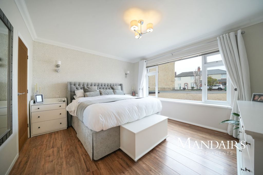 Property photo 2 of 36