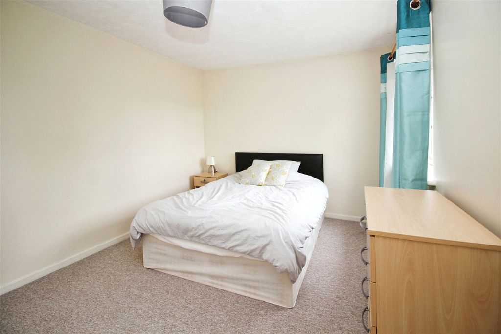 Property photo 3 of 9 Bedroom