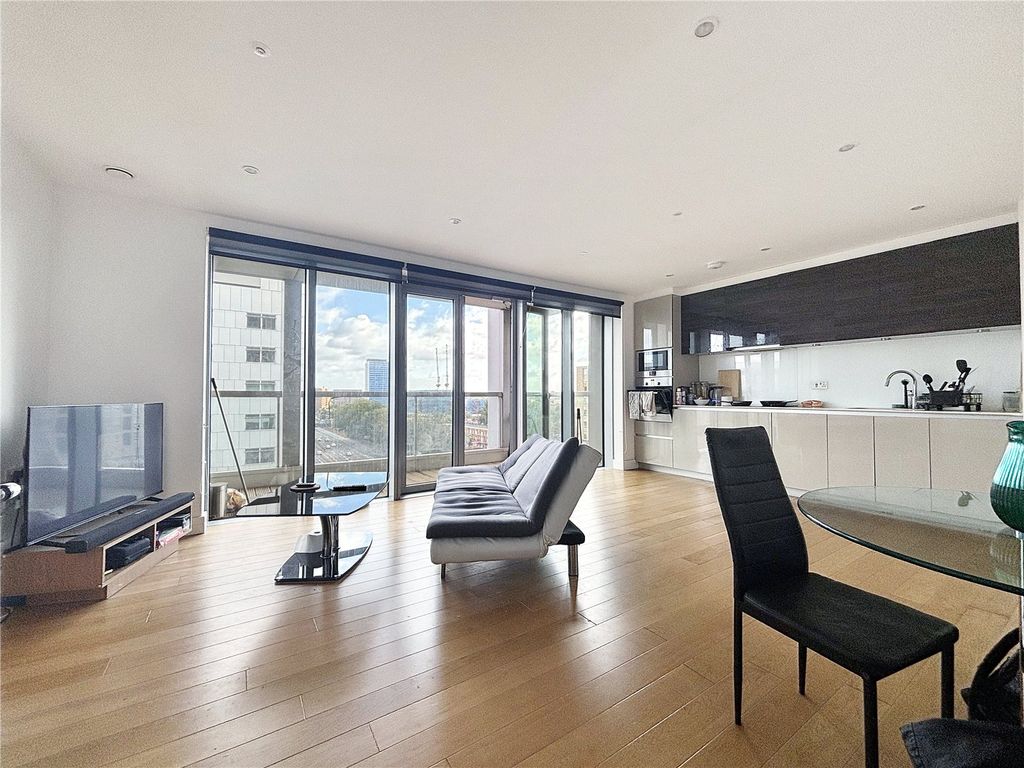 Property photo 1 of 10 Reception/Kitchen