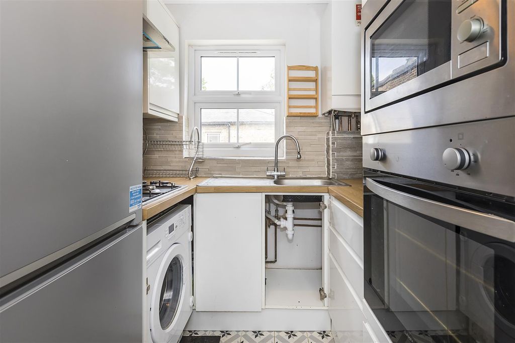 Property photo 3 of 11 3