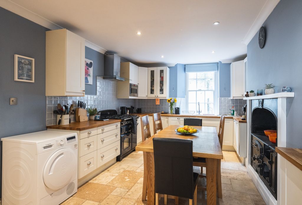 Additional image 7 of 2 bed flat for saleLe Mont Pinel, St. Helier, Jersey JE2