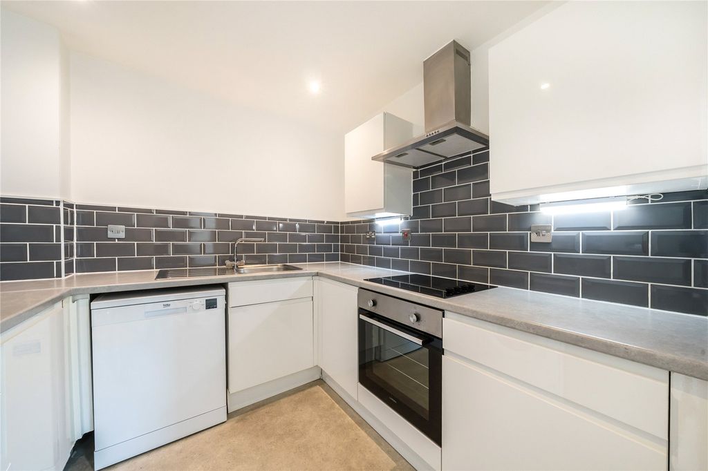 Property photo 2 of 10 Kitchen