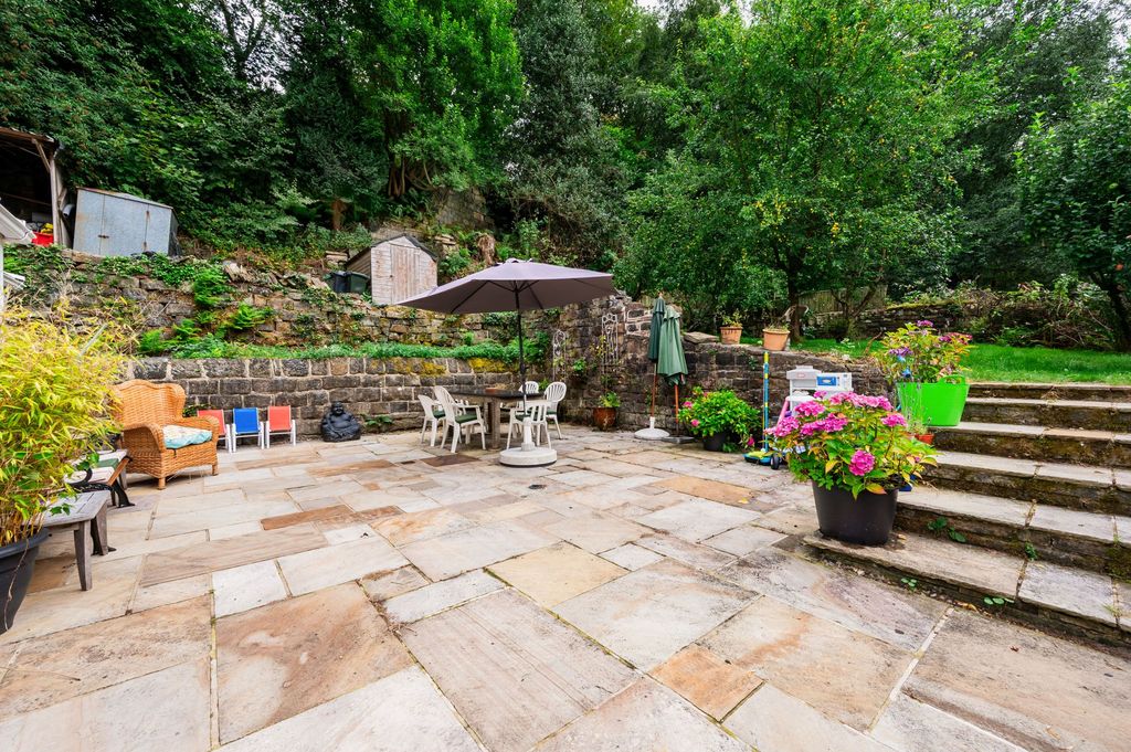 Property photo 2 of 52