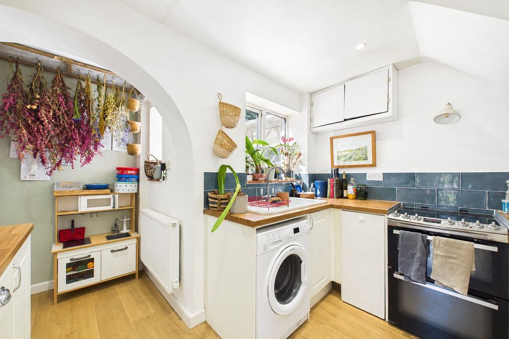 Property photo 3 of 12 Kitchen