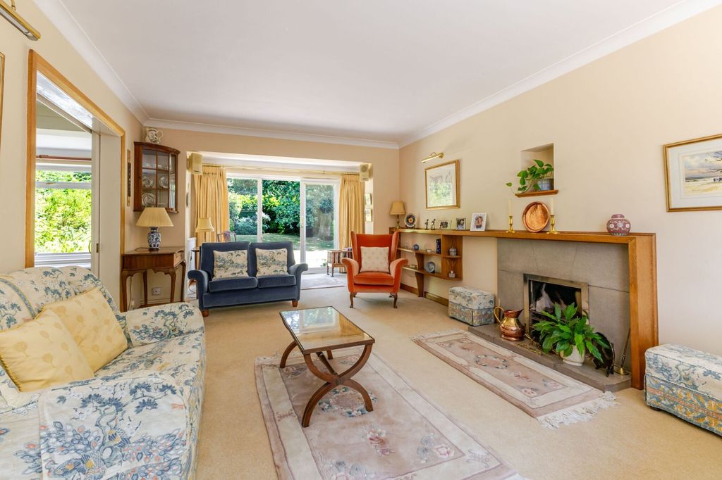 Property photo 2 of 14 Sitting Room