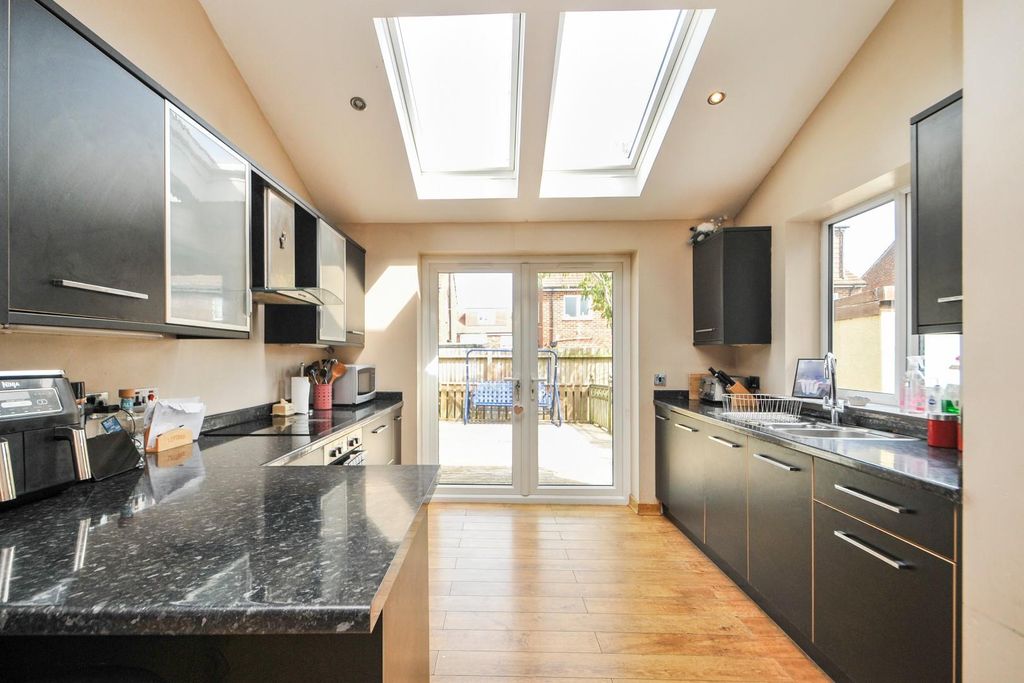 Property photo 2 of 18 Harlow008.Jpg
