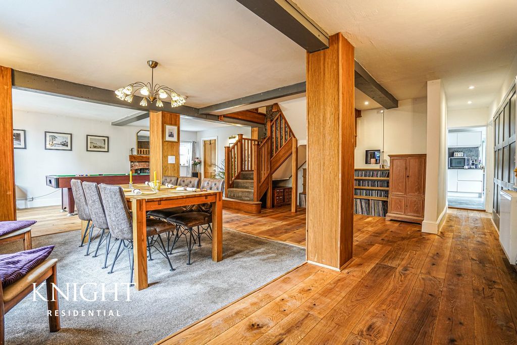 Property photo 3 of 54