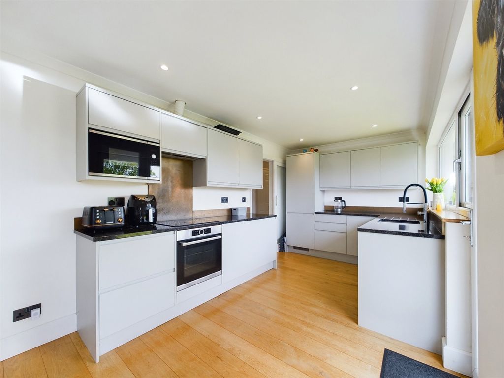 Property photo 2 of 19 Picture No. 10