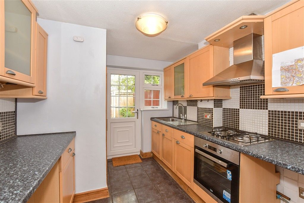 Property photo 3 of 10 Kitchen