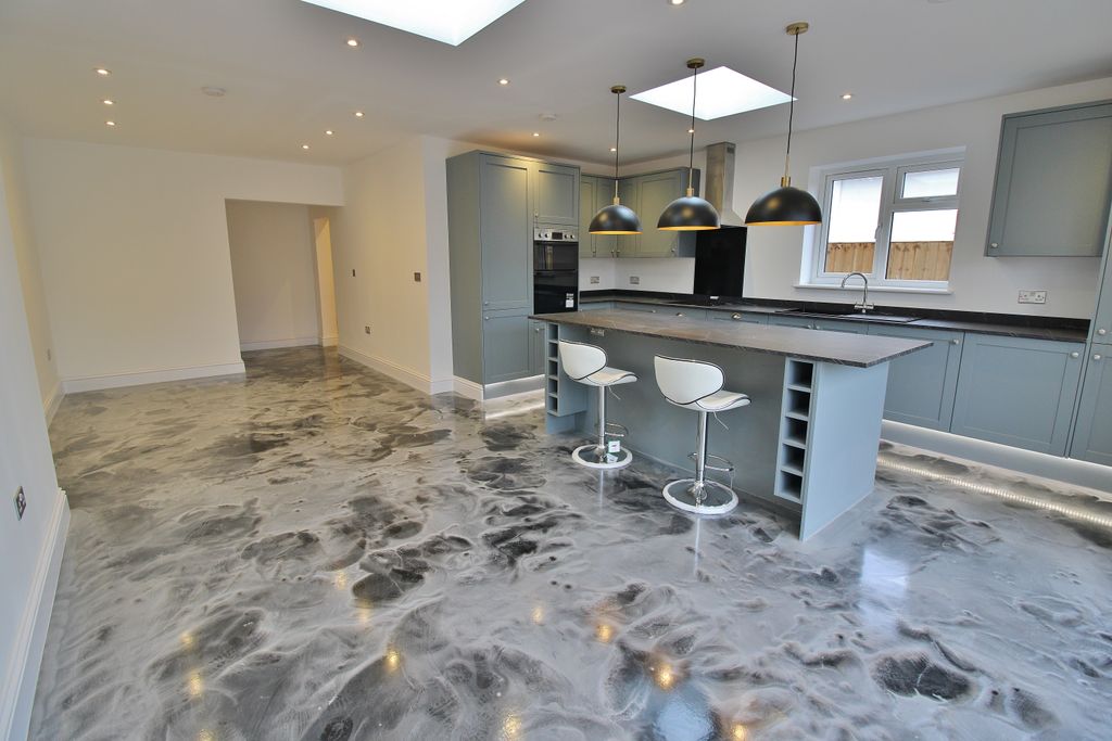 Property photo 3 of 23