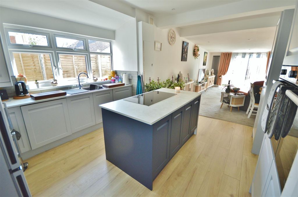 Property photo 2 of 16 Kitchen