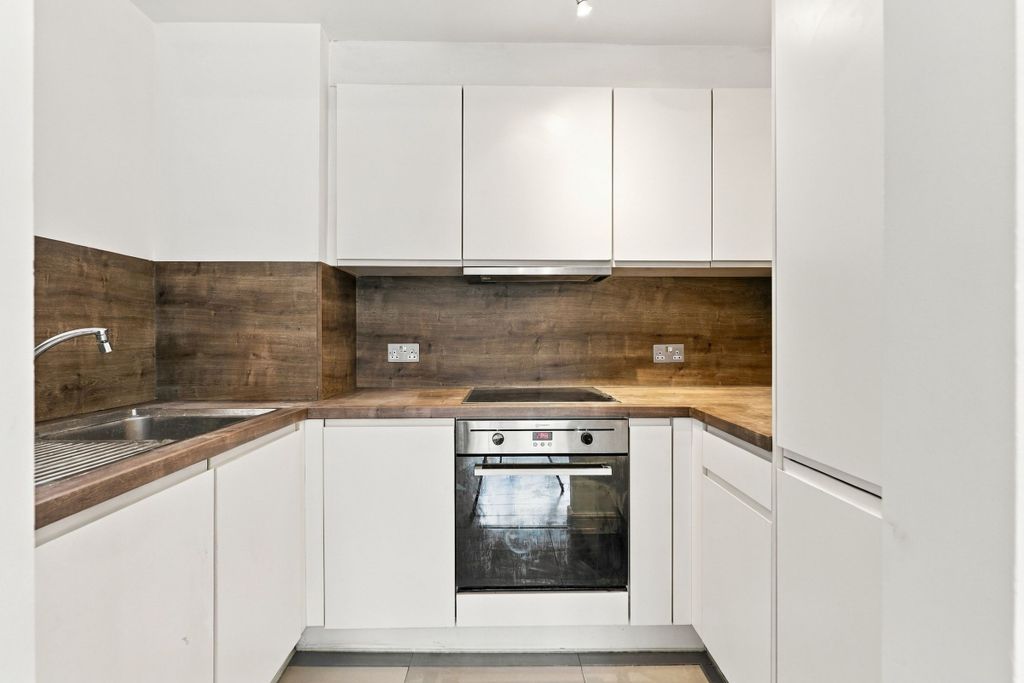 Property photo 1 of 11 Kitchen