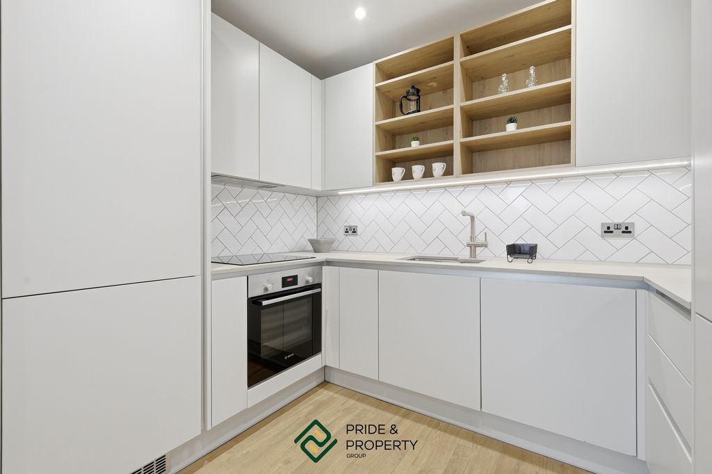 Property photo 3 of 21 Kitchen