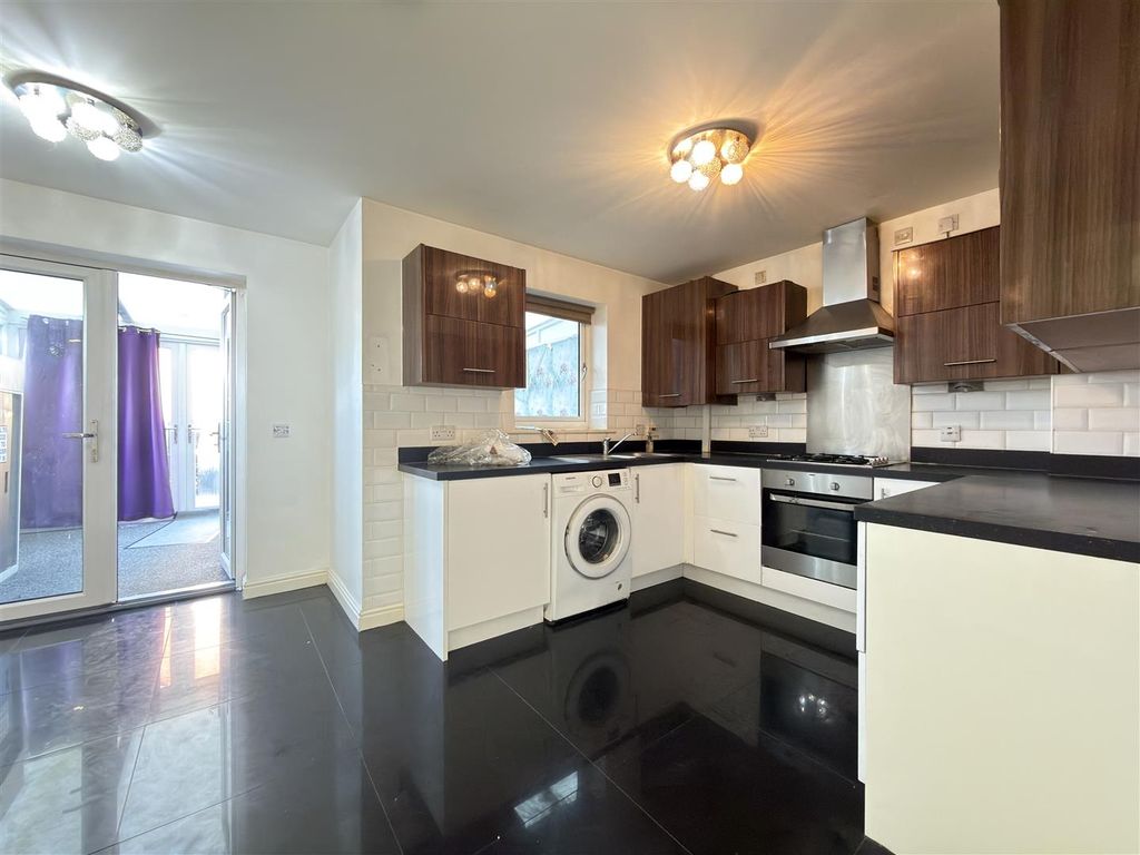 Property photo 3 of 22 Kitchen