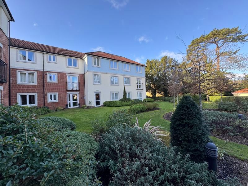 Property photo 1 of 17 Flat Blue One