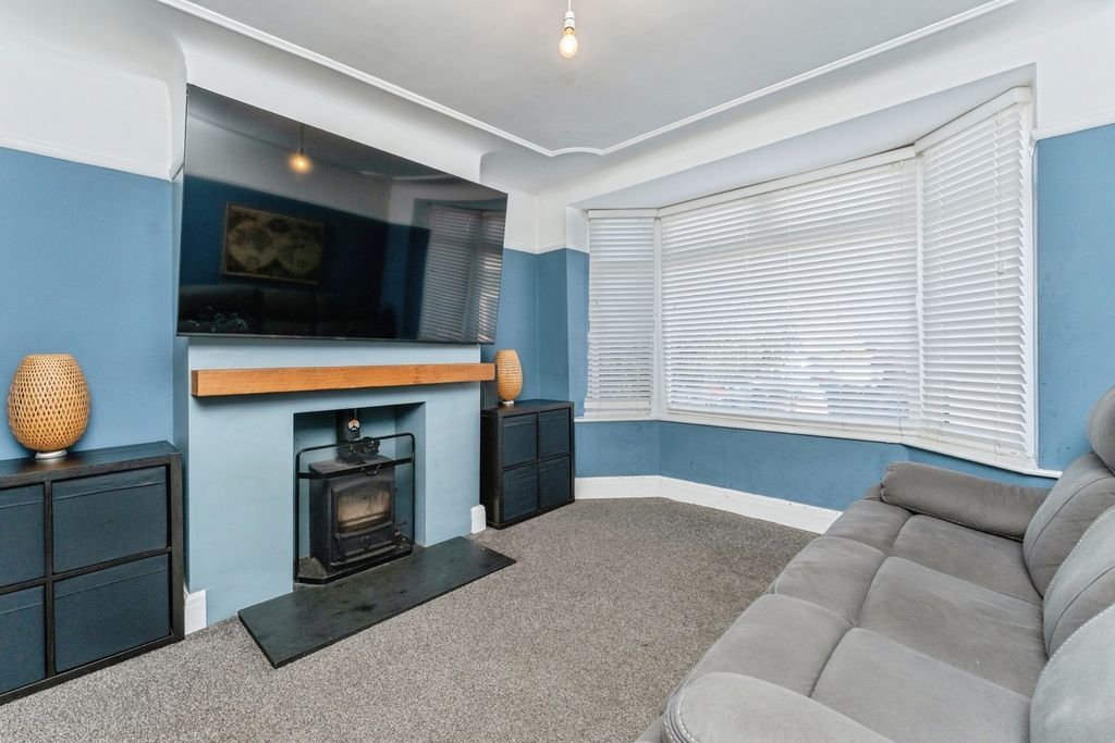 Property photo 3 of 27 Pbox-Img.Jpg