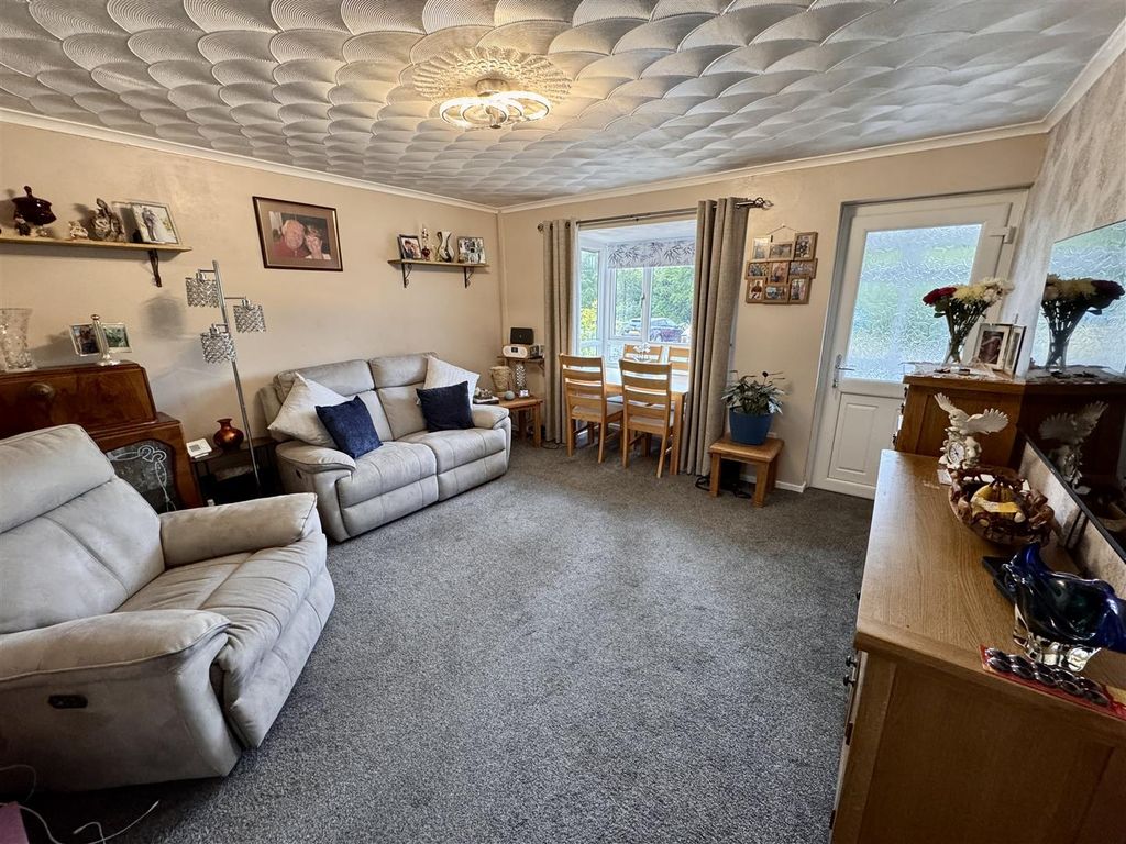 Property photo 2 of 15 Lounge