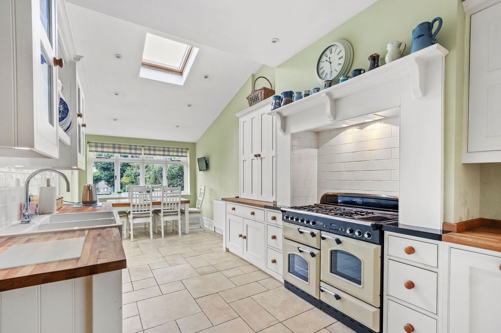 Property photo 2 of 33