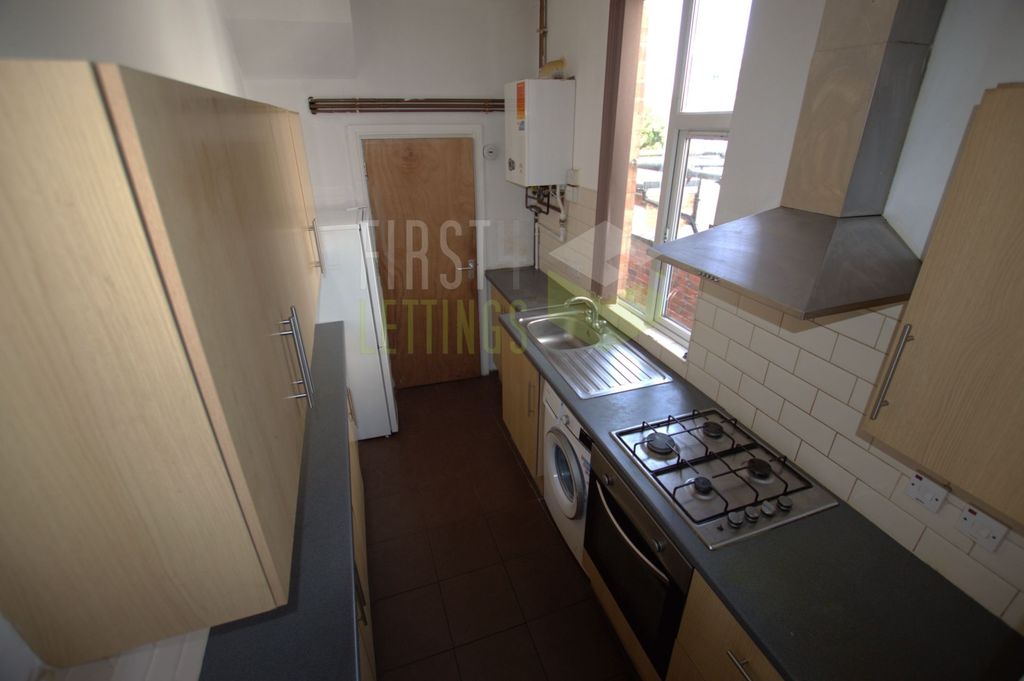 Property photo 2 of 9 Photo 4