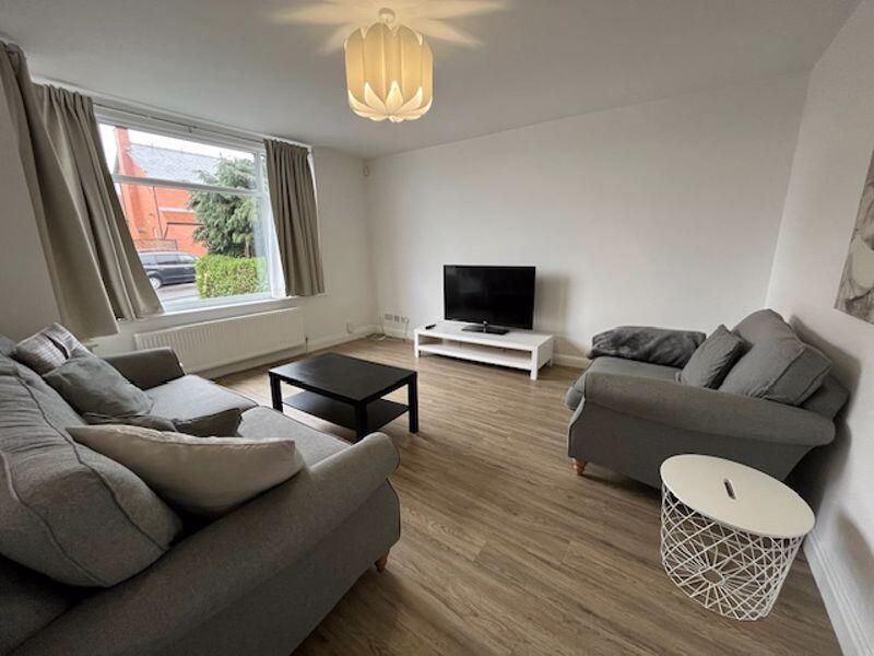 Property photo 1 of 10 3 Bed Semi-Detached House To Rent Clarendon Road, London Tw15