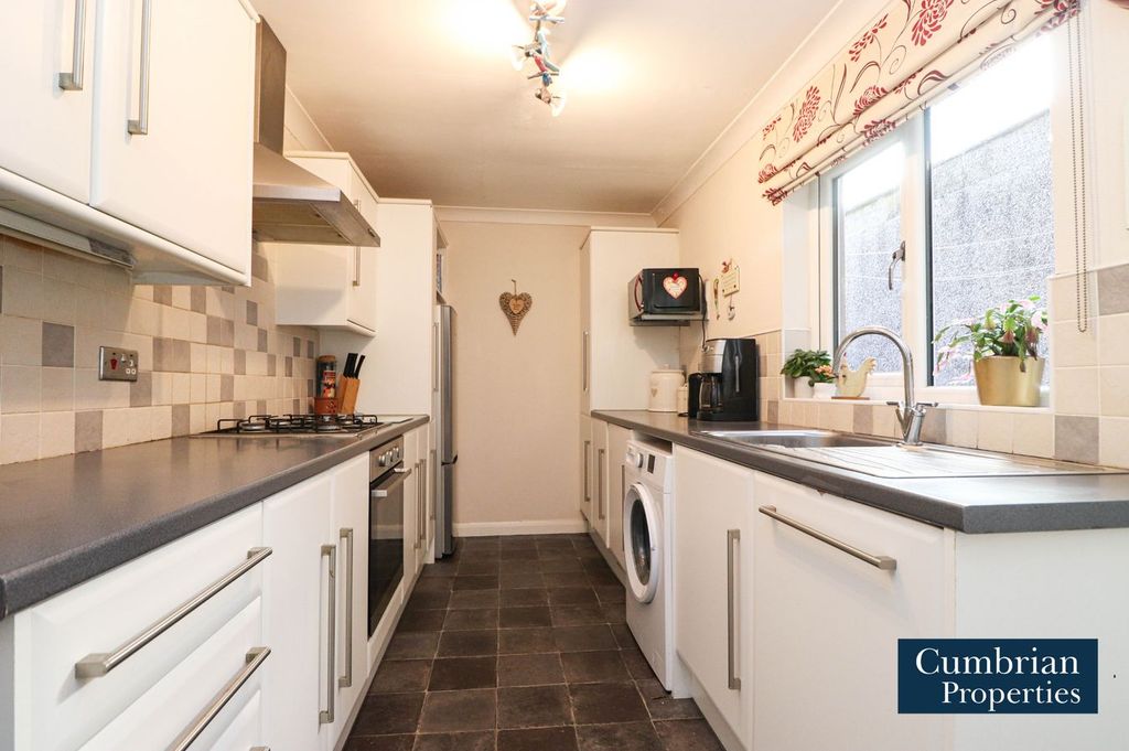 Property photo 2 of 20 Kitchen