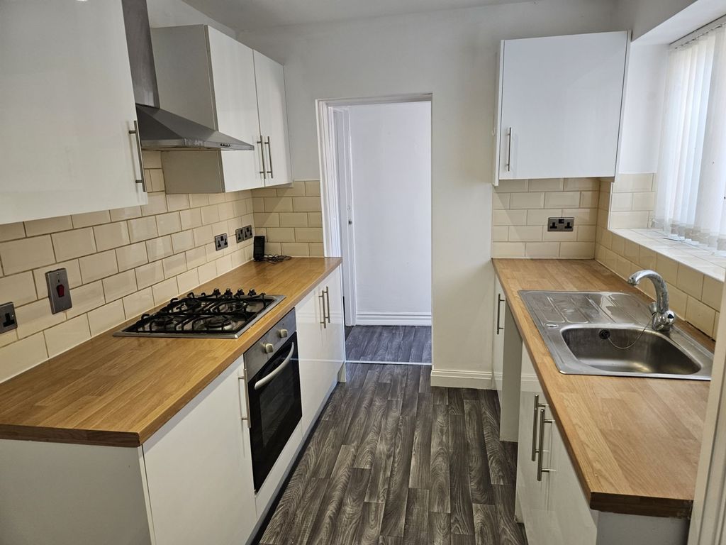 Property photo 3 of 6 Kitchen
