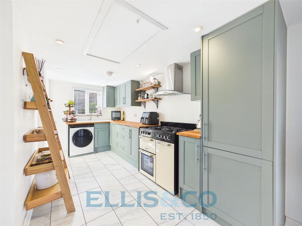 Property photo 2 of 17 Picture No. 04