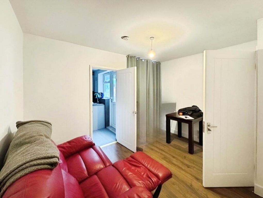 Property photo 3 of 11 Photo 6