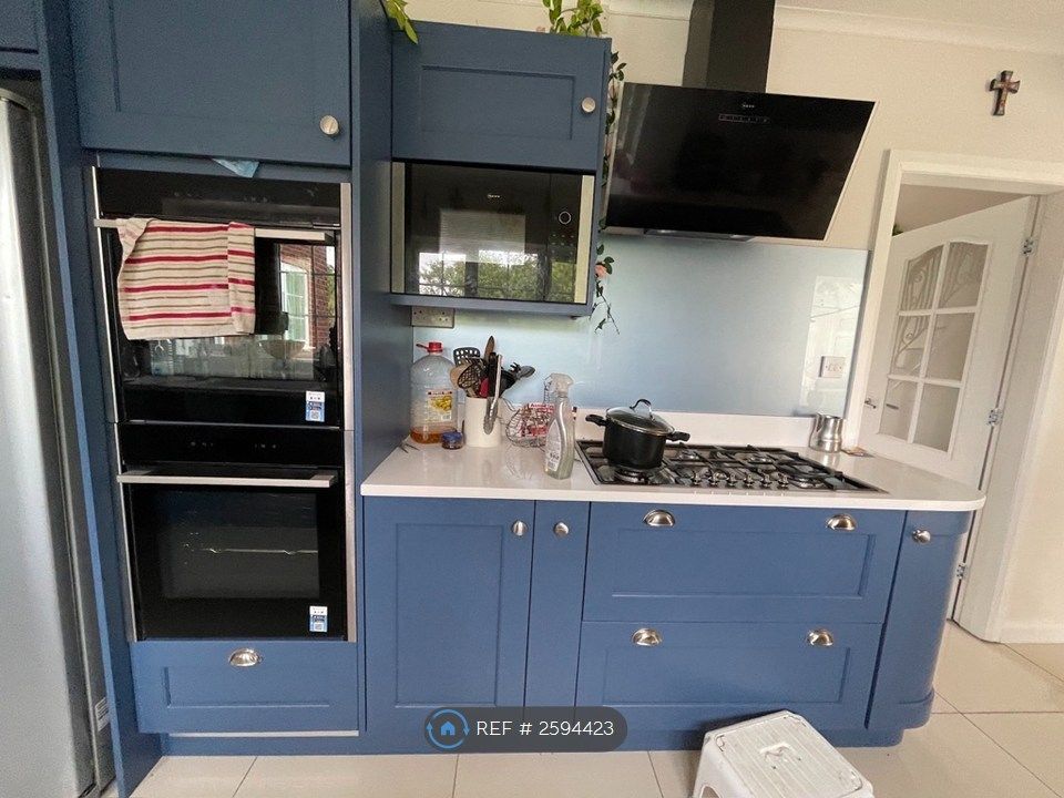 Property photo 3 of 28 Kitchen