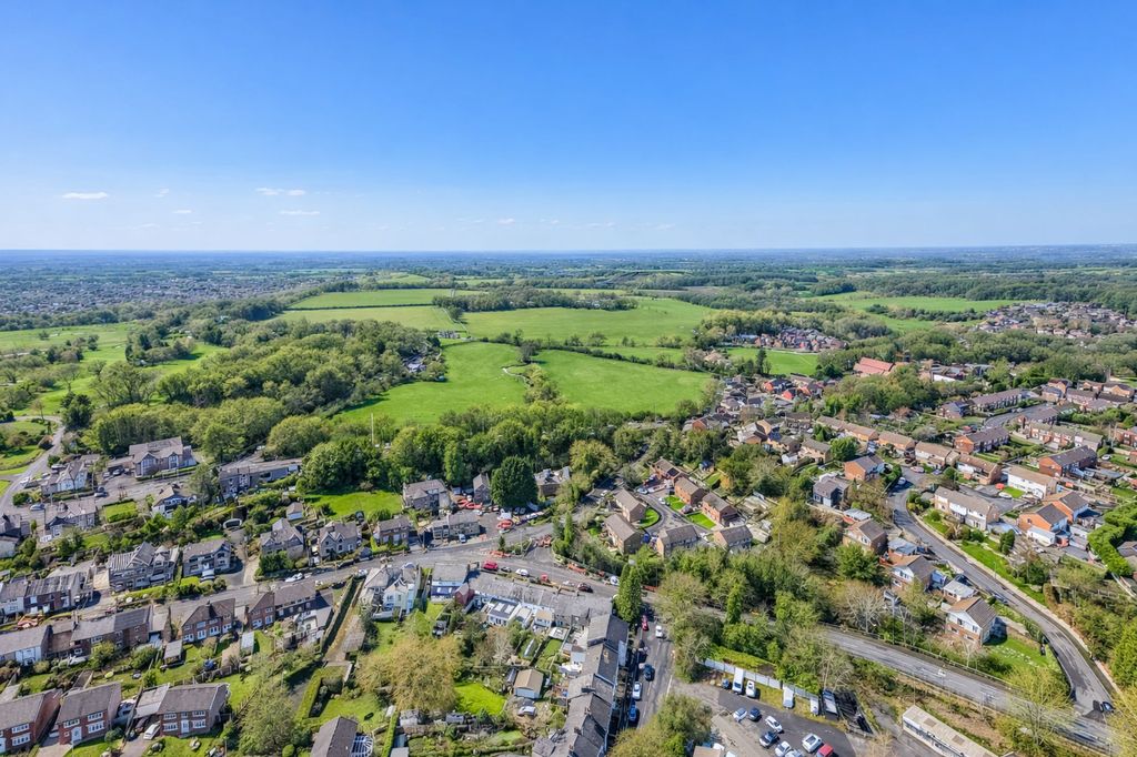 Property photo 2 of 34