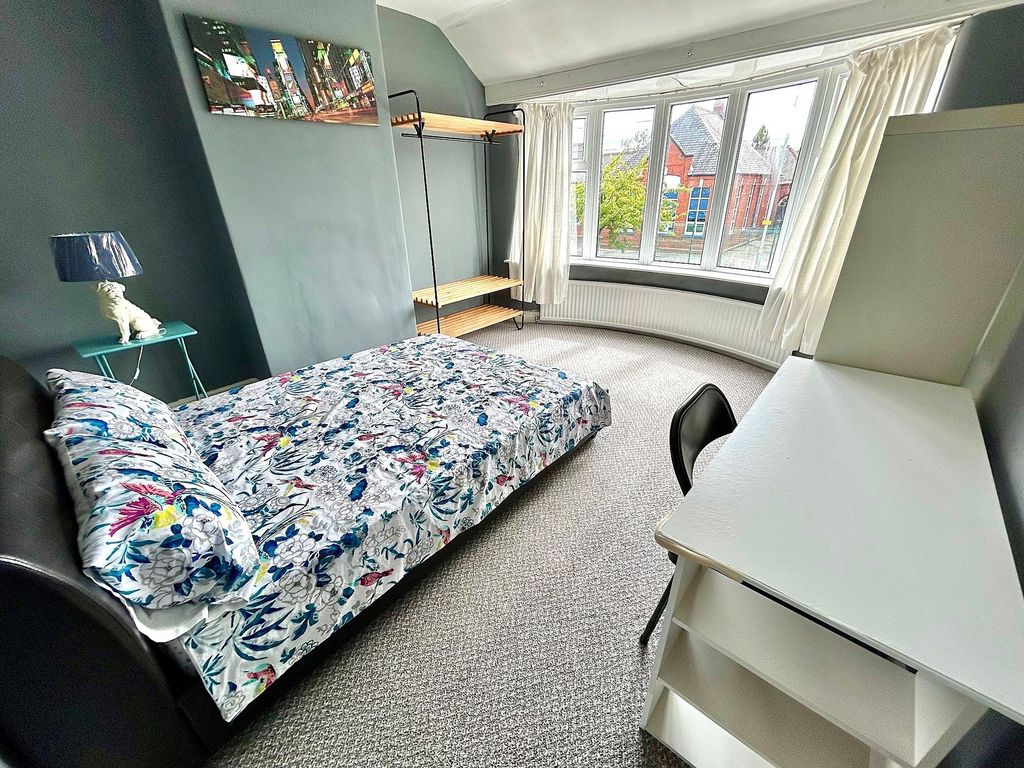 Property photo 3 of 22 Bedroom 1