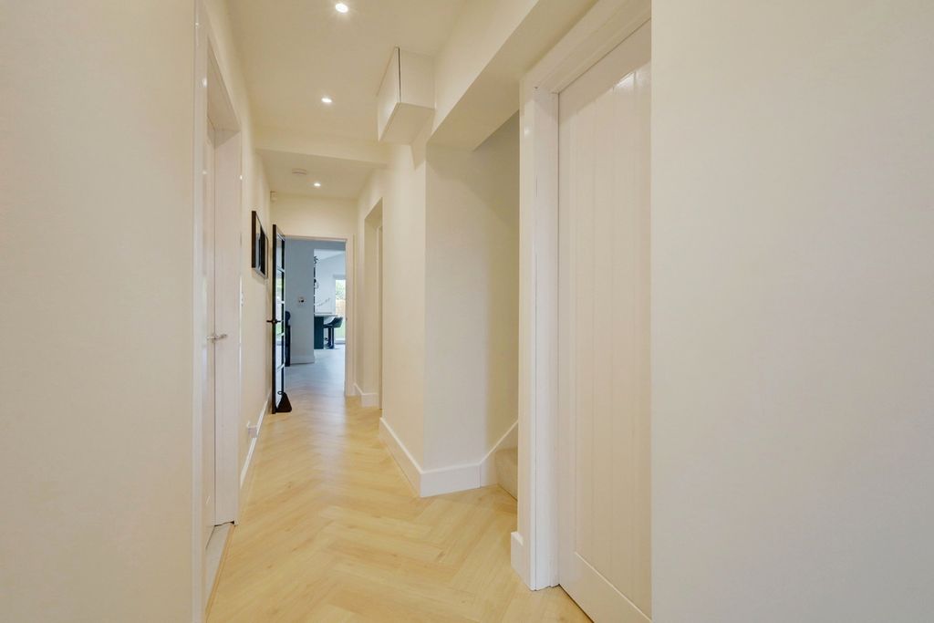 Property photo 2 of 39