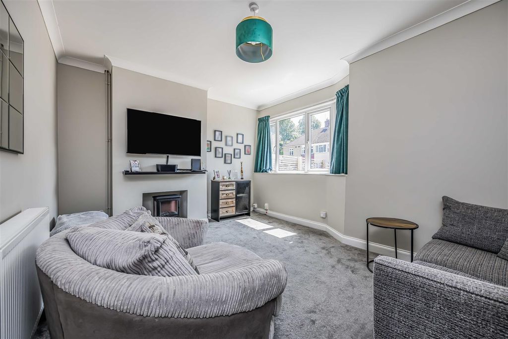 Property photo 2 of 21 1 Gitsham Gardens, Waterlooville-Small-Porticomark