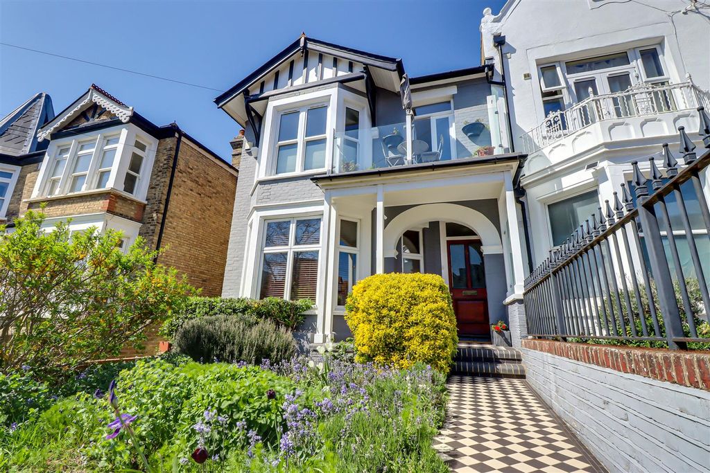 Property photo 1 of 31