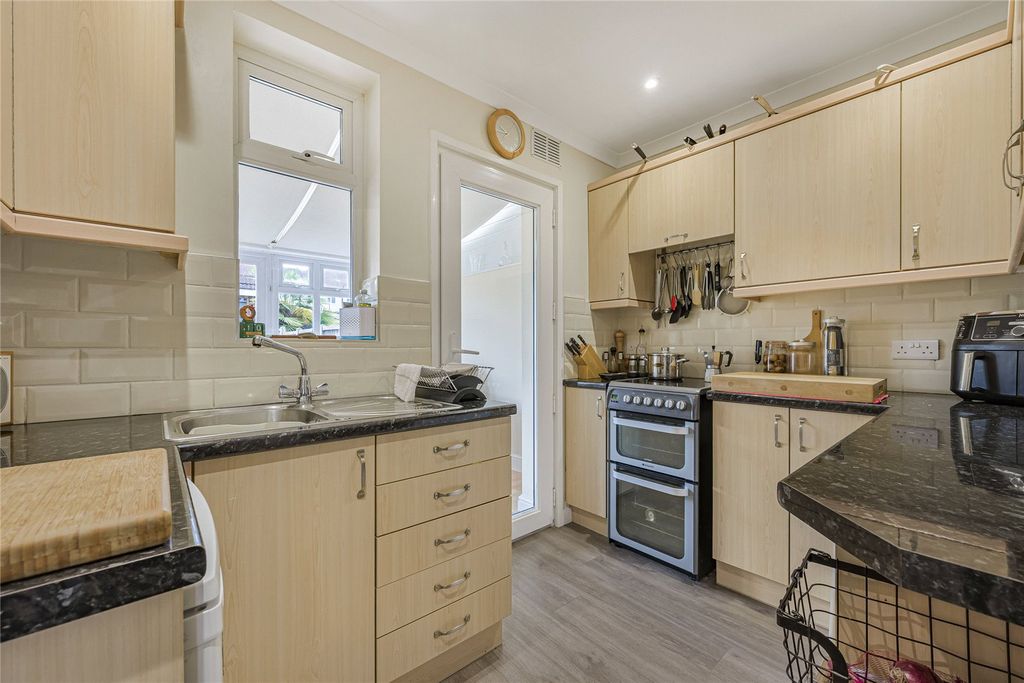 Property photo 3 of 18 Kitchen