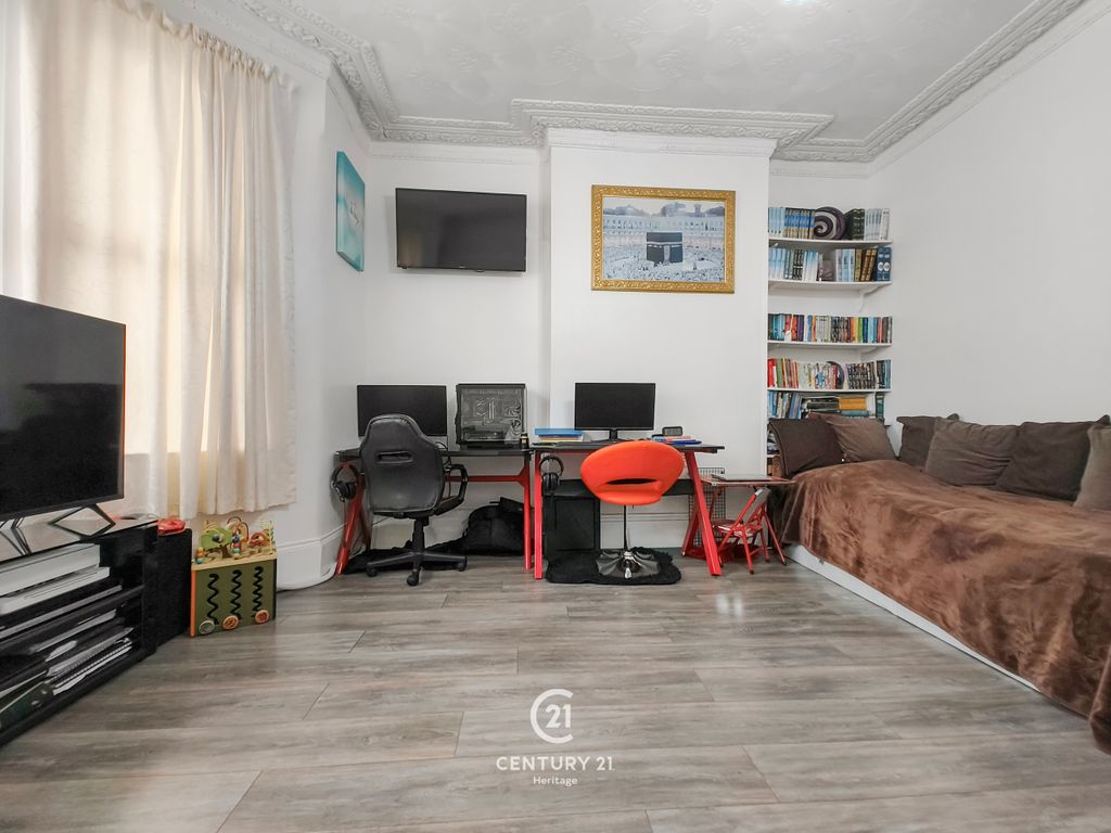 Property photo 3 of 25 E02042 (11)