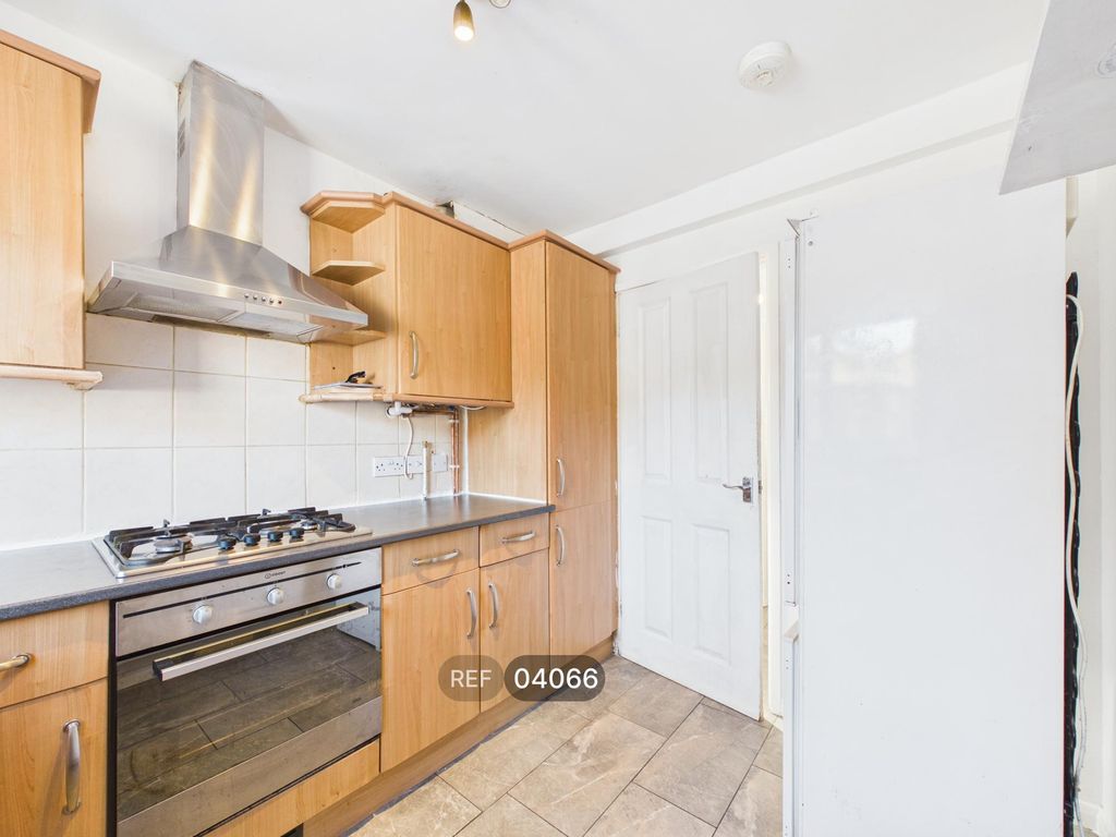 Property photo 2 of 17 Kitchen