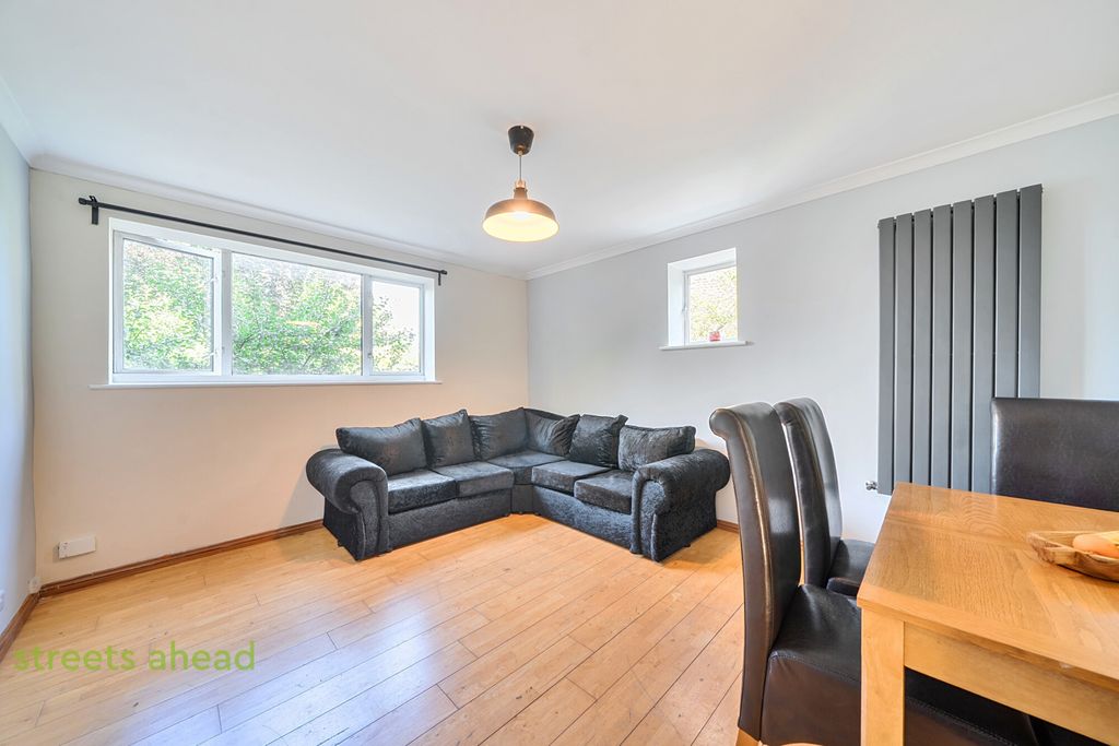 Property photo 1 of 9 ee13679A-0402-4Bc...