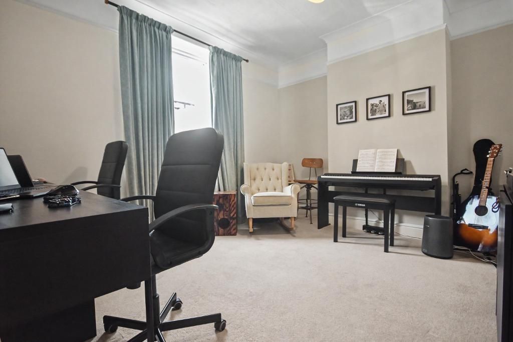 Property photo 3 of 27