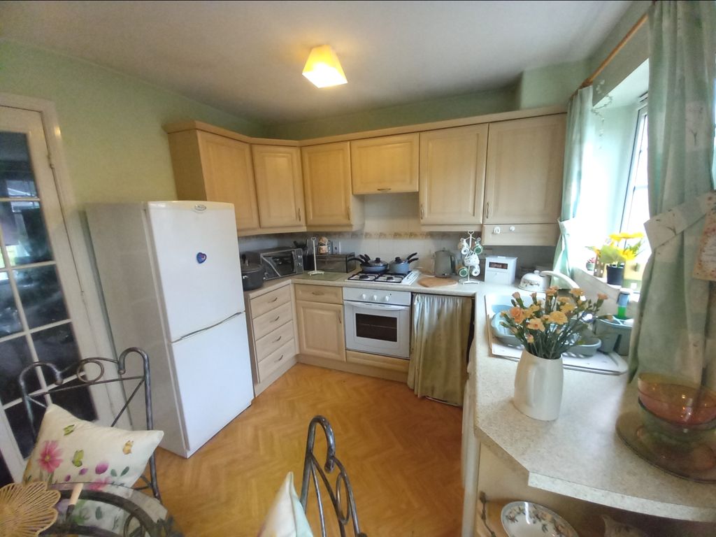 Property photo 3 of 16 Dining Kitchen