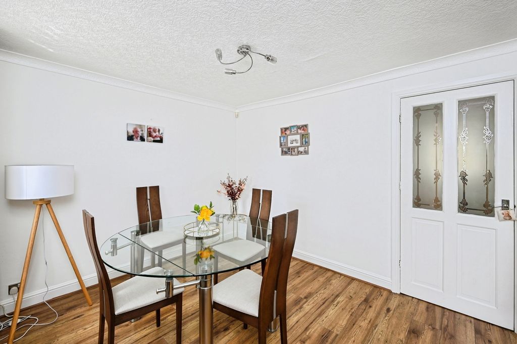 Property photo 3 of 23 Dining Room/Bedroom