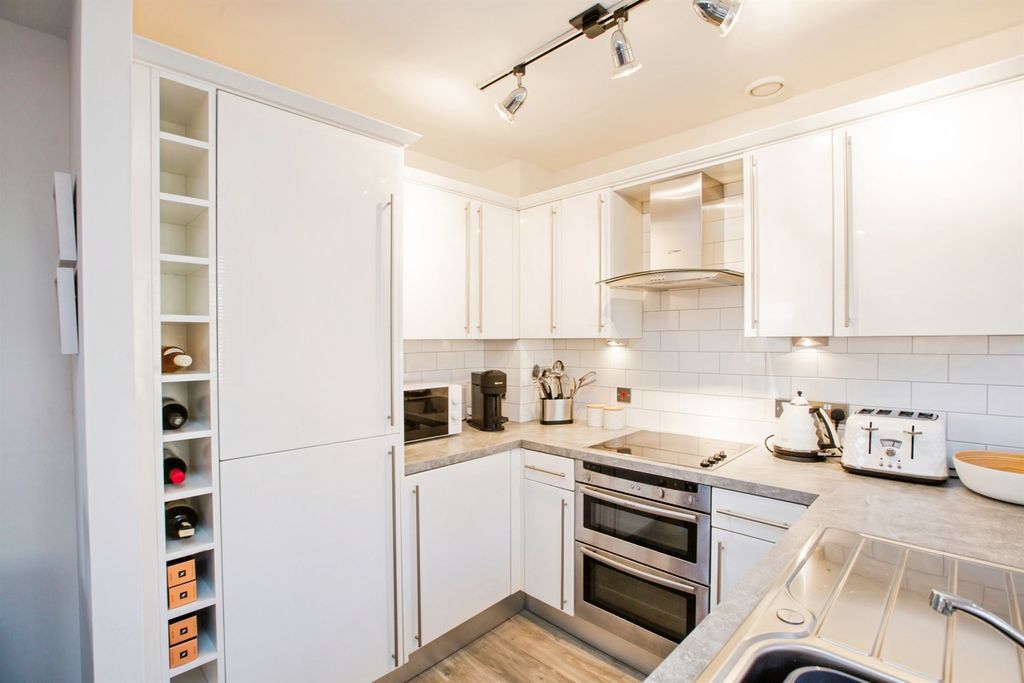 Property photo 3 of 19