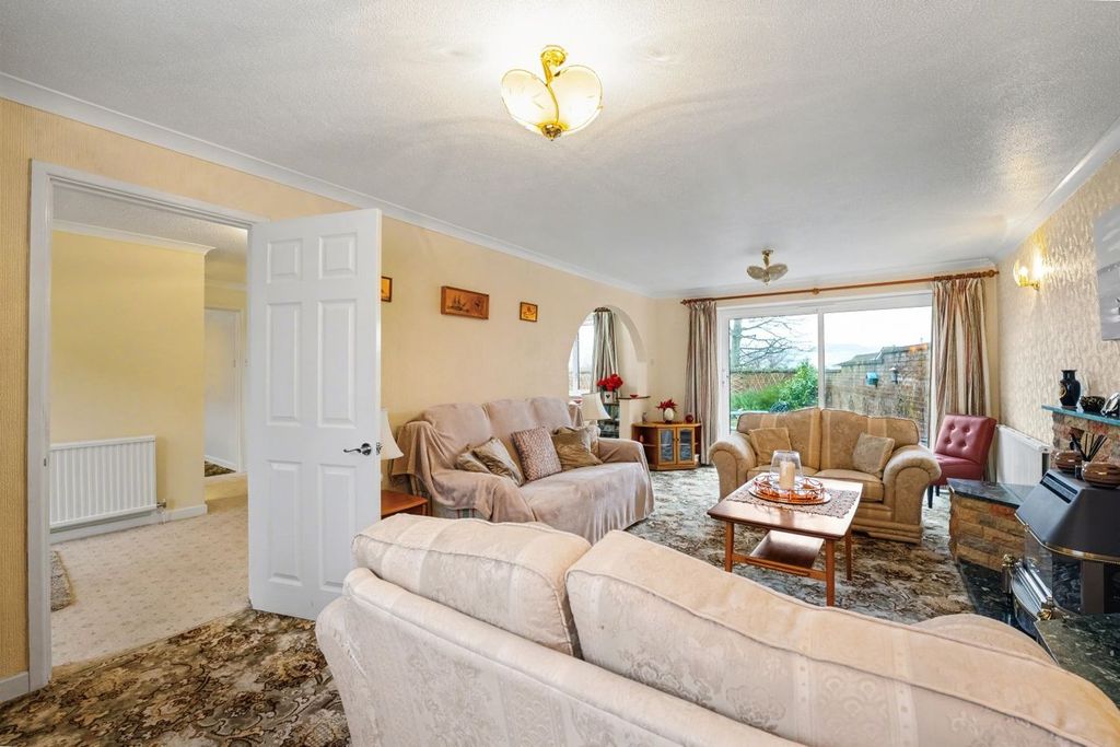 Property photo 2 of 25