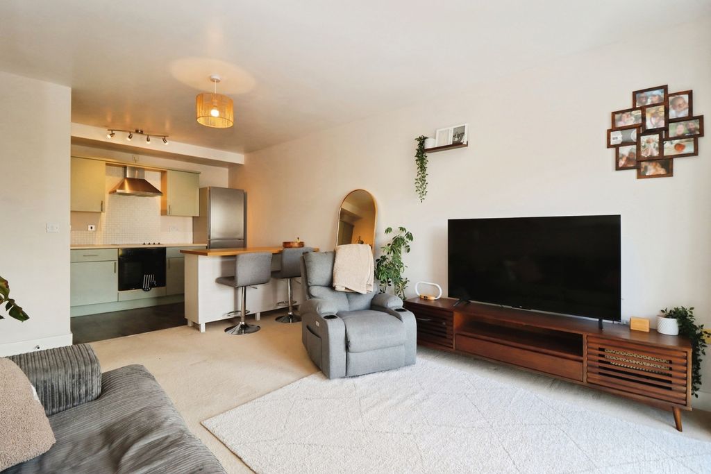 Property photo 3 of 12 Pbox-Img.Jpg