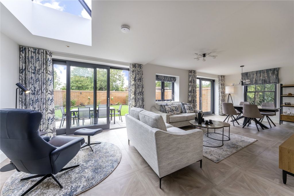 Property photo 1 of 28 Sitting Room